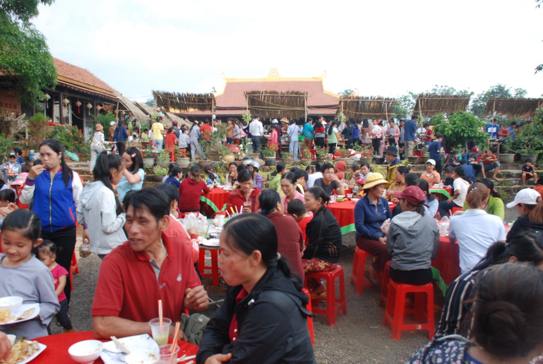 Đăk Nông: Chùa Phước Viên tiệc buffet chay gây quỹ xây chùa 