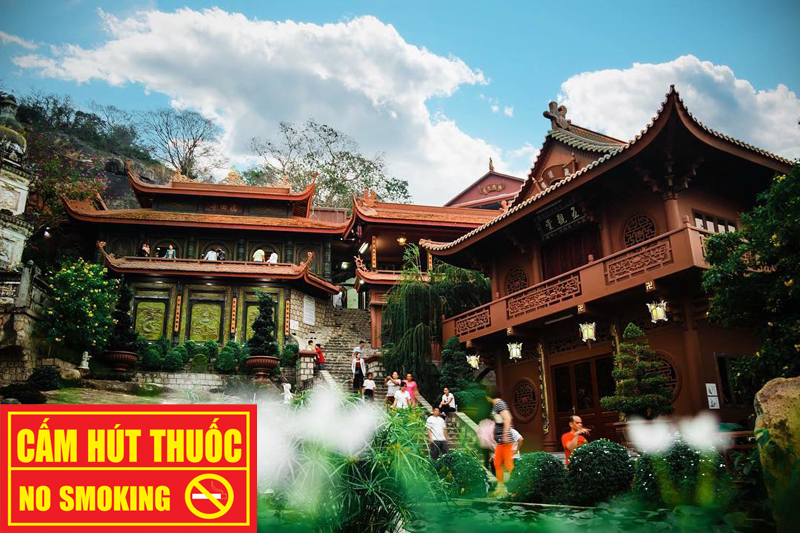 Phạt 300 nghìn đồng nếu hút thuốc ở những ngôi chùa đình nổi tiếng Hà Nội 