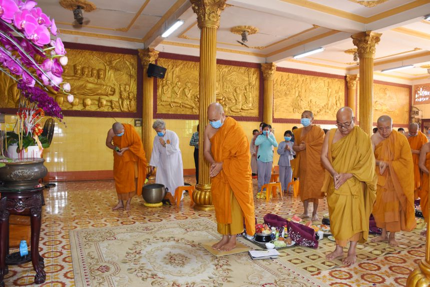 Rằm tháng giêng, Phật tử đến chùa trong dịch Corona 