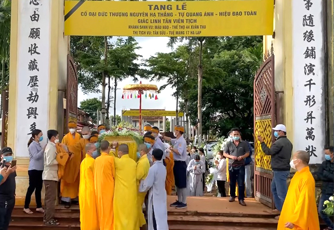 Lễ cung tống kim quan ĐĐ.Thích Nguyên Thắng hỏa táng tại Nha Trang 