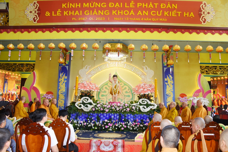 Quận 6: Ban trị sự GHPGVN quận 6 tổ chức lê Phật đản và khai giảng khóa An cư kiết hạ  
