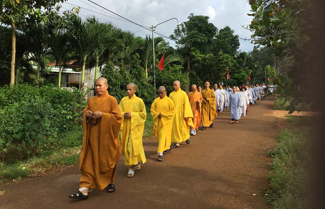 Rước kiệu Phật rằm tháng 7 ở Bình Phước 