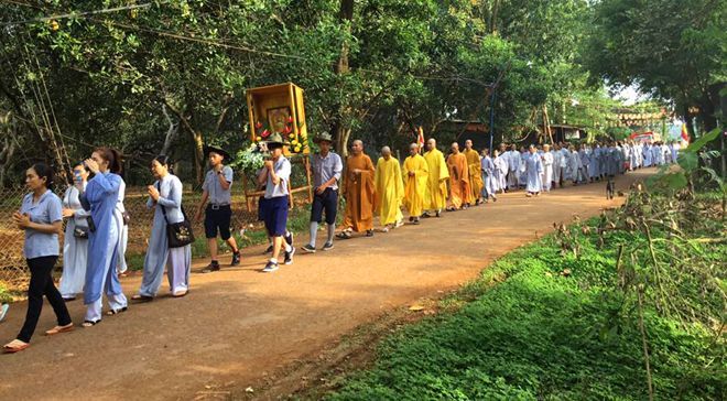 Rước kiệu Phật rằm tháng 7 ở Bình Phước 