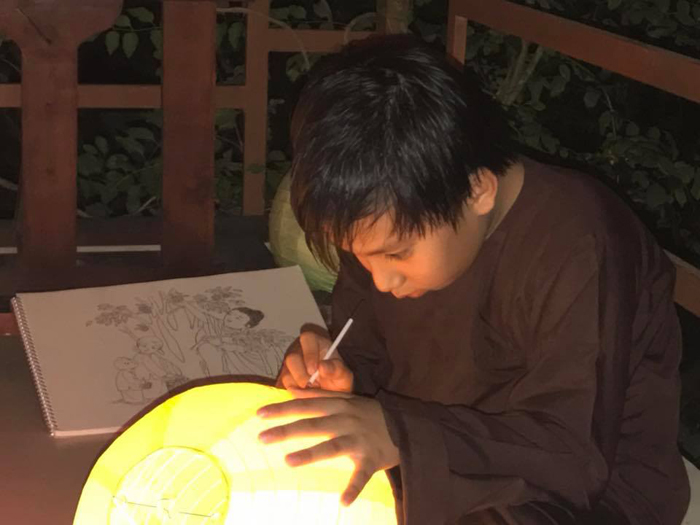 Lồng đèn trung thu 'Đức Phật với tuổi thơ'