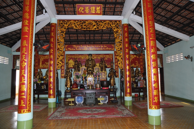 Chùa Đức Lâm được Tổ Đạo Huệ Huyền Quảng lập từ năm 1744. Chùa cổ Đức Lâm được trùng tu vào năm 1900, 1998.