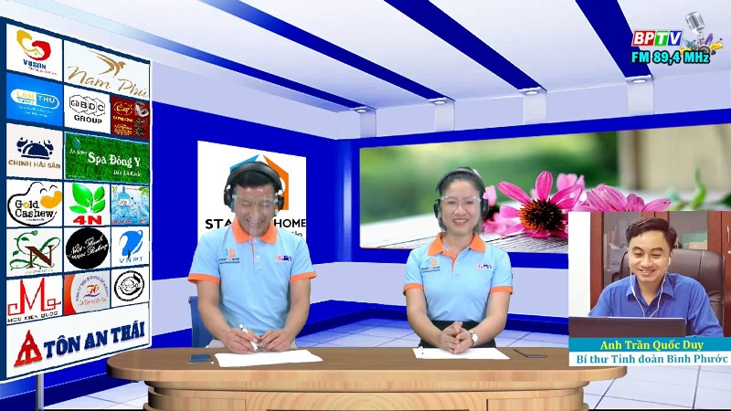 Mùa dịch thứ 4, trong lúc tỉnh Bình Phước thực hiện Chỉ thị số 16, anh Trần Quốc Duy - Bí thư Tỉnh Đoàn Bình Phước (bìa phải) tham gia chương trình “Ngôi nhà khởi nghiệp” với hình thức trực tuyến