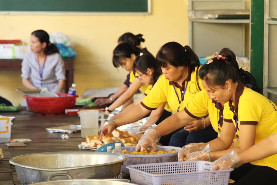 Hàng ngàn xếp hàng mua vé buffet chay gây quỹ tại chùa Phước Viên 