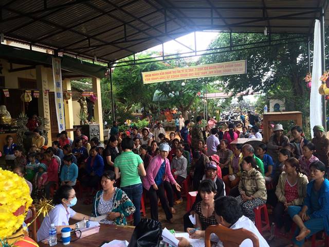 Hơn 1.000 bệnh nhân về chùa Phước Điền khám bệnh 