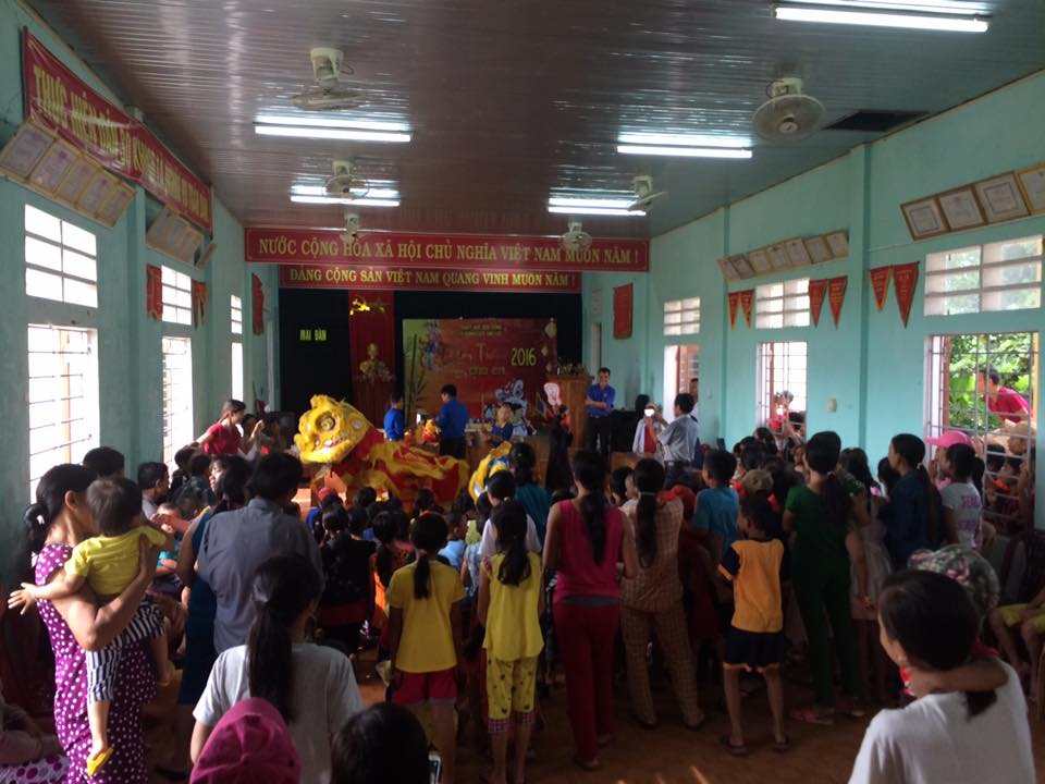 Quảng Trị: 350 phần quà trung thu cùng em tại làng Mai Đàn