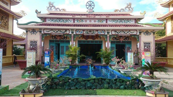 Lào: Không khí đón xuân Đinh dậu tại chùa Trang Nghiêm 