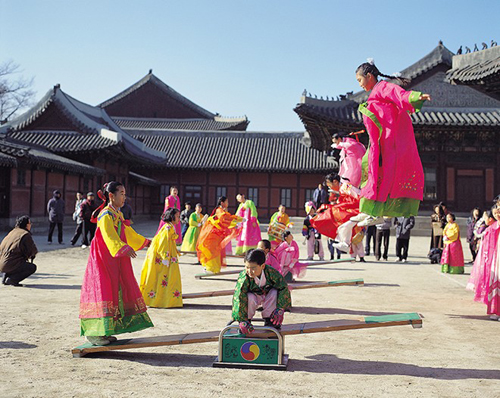 Trò chơi dân gian trong dịp Tết nguyên đán của người Hàn Quốc. Ảnh minh họa.