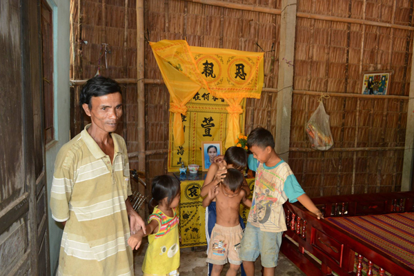 Ngày cuối năm thăm căn nhà 7 người con mồ côi mẹ ở Trà Vinh