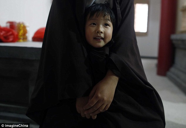 Trung Quốc: Sư cô hơn 30 năm chở che cho trên 37 trẻ bị bỏ rơi
