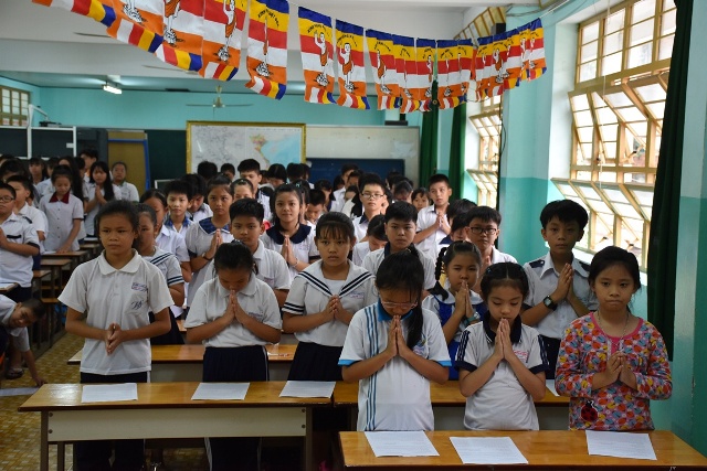 Sài Gòn: Học sinh lớp học CLB Thiện Duyên mừng lễ tắm Phật 