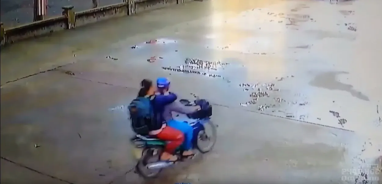 2 nữ quái trộm lư đồng chùa Phước Viên 2 nữ quái trộm lư đồng chùa Phước Viên image-1731937683644