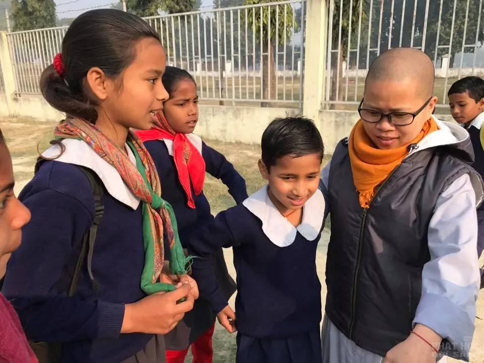 Ấn Độ: 500 học sinh niệm Phật trước khi vào lớp học tại Vaishali image-1732286516123