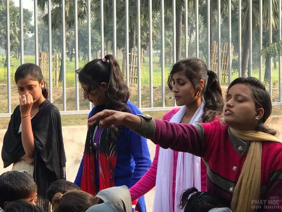 Ấn Độ: 500 học sinh niệm Phật trước khi vào lớp học tại Vaishali image-1732286517103