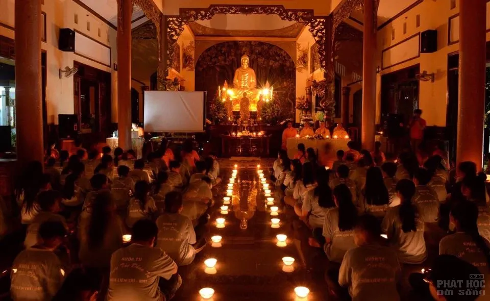 Ảnh nến đẹp của khóa tu mùa hè chùa Liên Trì xứ Ban Mê image-1731748331964