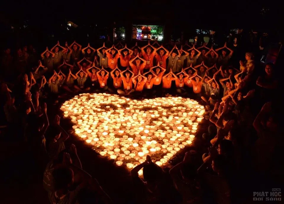 Ảnh nến đẹp của khóa tu mùa hè chùa Liên Trì xứ Ban Mê image-1731748333546