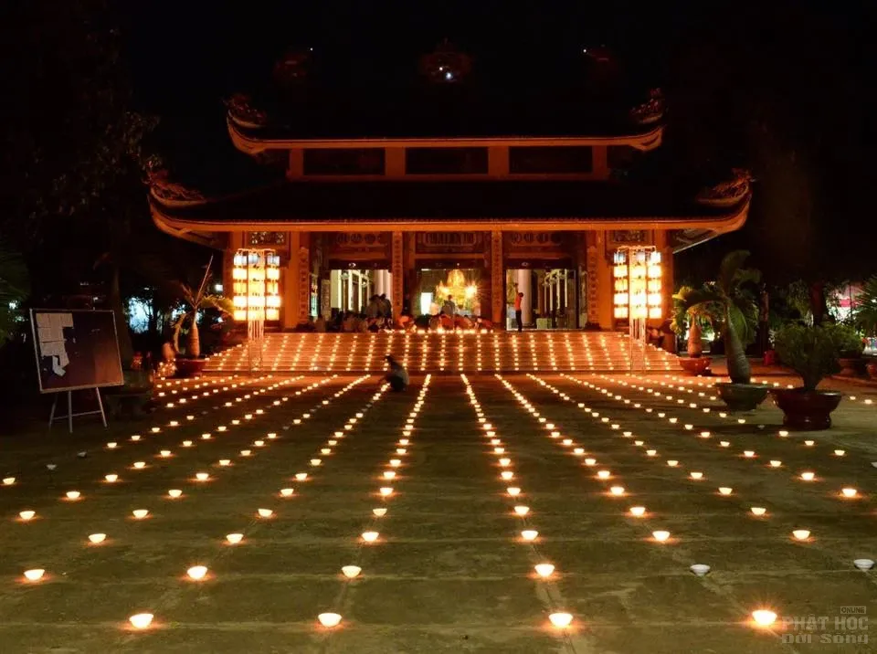 Ảnh nến đẹp của khóa tu mùa hè chùa Liên Trì xứ Ban Mê image-1731748334281