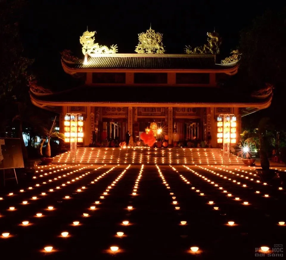 Ảnh nến đẹp của khóa tu mùa hè chùa Liên Trì xứ Ban Mê image-1731748335904