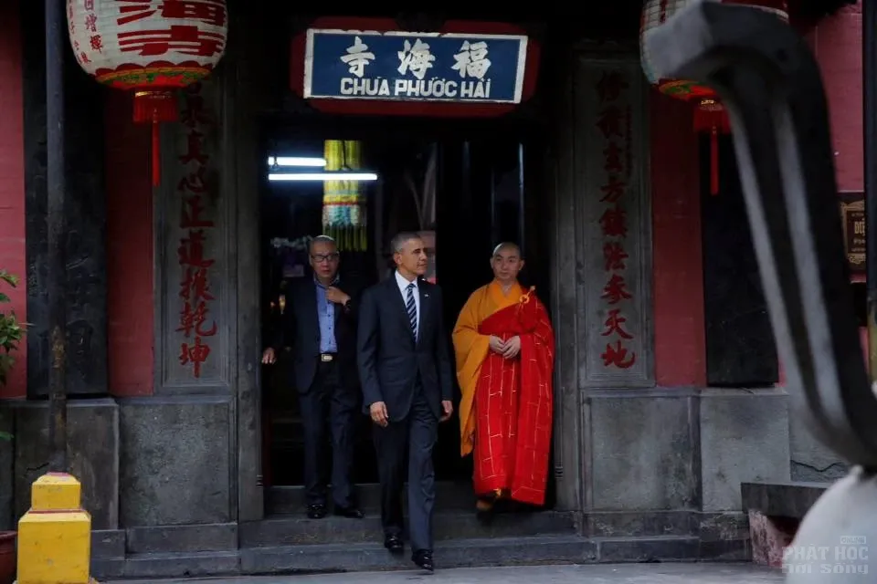 Bạn thấy gì khi Tổng thống Obama đến chùa Phước Hải? 4 Bạn thấy gì khi Tổng thống Obama đến chùa Phước Hải? image-1731747231412