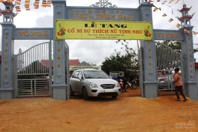 Ban trị sự Phật giáo tỉnh Đắk Nông viếng Lễ tang Ni sư trụ trì Chùa Thiện Đạo image-1731945735514