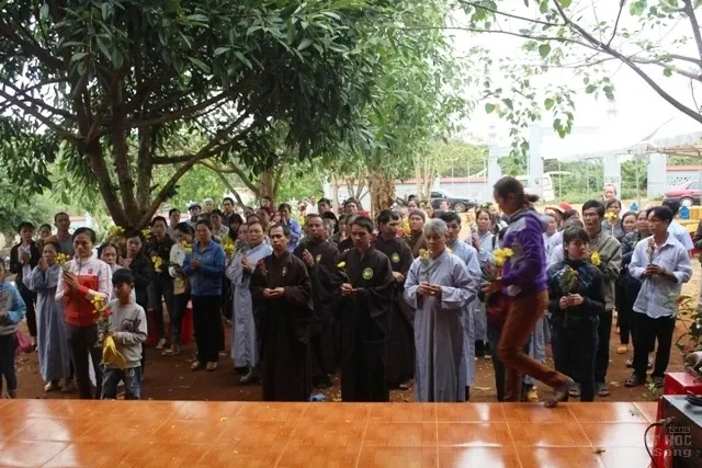 Ban trị sự Phật giáo tỉnh Đắk Nông viếng Lễ tang Ni sư trụ trì Chùa Thiện Đạo image-1731945739289