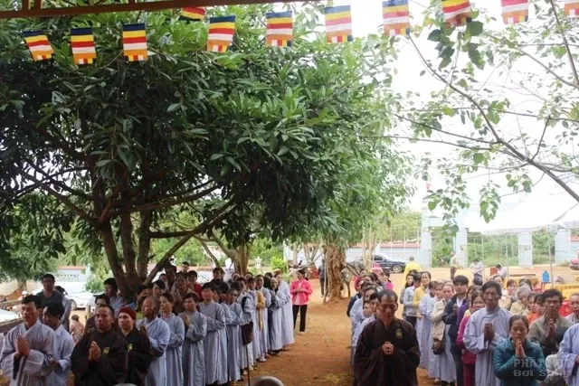 Ban trị sự Phật giáo tỉnh Đắk Nông viếng Lễ tang Ni sư trụ trì Chùa Thiện Đạo image-1731945746659