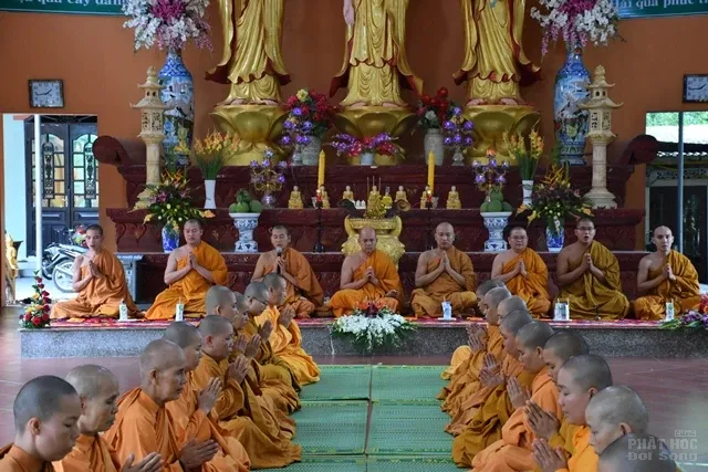 Bế mạc khoá tu Ni giới lần I của Giáo đoàn 6 17 Bế mạc khoá tu Ni giới lần I của Giáo đoàn 6 image-1731937271315