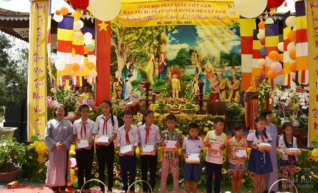 Bến Tre: Mừng Phật Thích Ca đản sanh chùa Linh Quang image-1731936391800