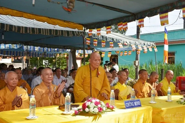 Bến Tre: Mừng Phật Thích Ca đản sanh chùa Linh Quang image-1731936392458