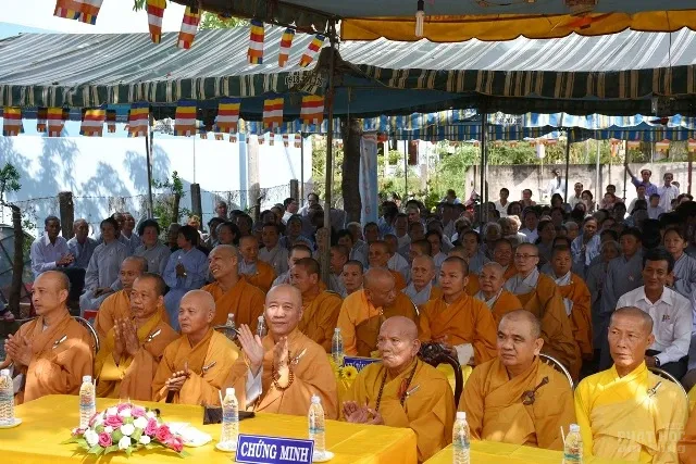 Bến Tre: Mừng Phật Thích Ca đản sanh chùa Linh Quang image-1731936393054