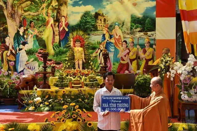 Bến Tre: Mừng Phật Thích Ca đản sanh chùa Linh Quang image-1731936395042