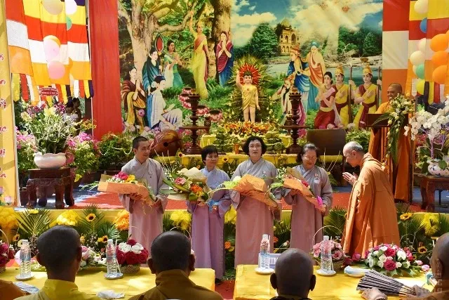 Bến Tre: Mừng Phật Thích Ca đản sanh chùa Linh Quang image-1731936396480