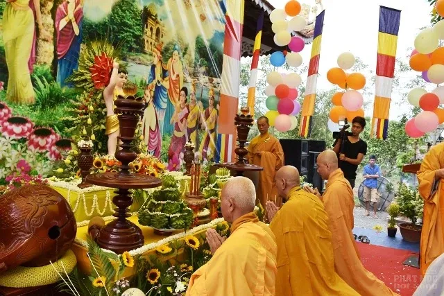 Bến Tre: Mừng Phật Thích Ca đản sanh chùa Linh Quang image-1731936397912