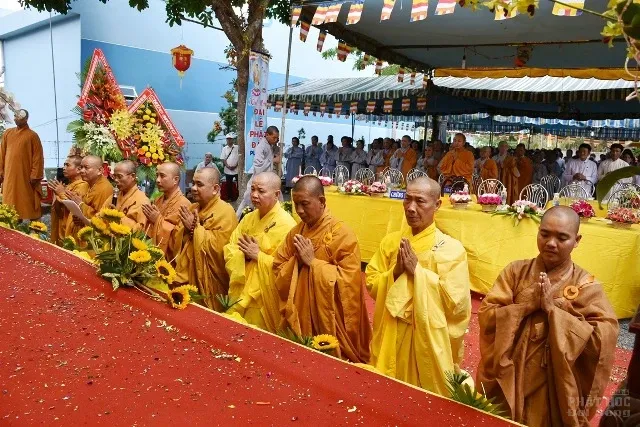 Bến Tre: Mừng Phật Thích Ca đản sanh chùa Linh Quang image-1731936398631