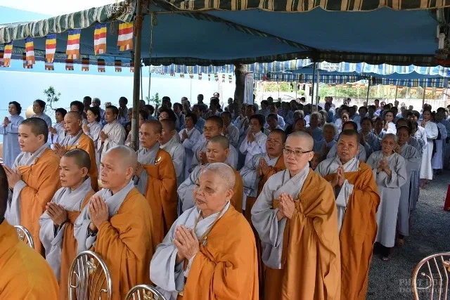 Bến Tre: Mừng Phật Thích Ca đản sanh chùa Linh Quang image-1731936399369