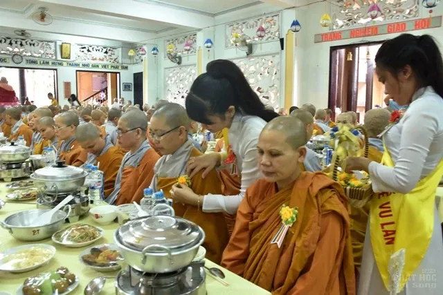 Bình Chánh: Lễ Bế Giảng Khóa An Cư – Hạ Trường Ni 19 Bình Chánh: Lễ Bế Giảng Khóa An Cư – Hạ Trường Ni image-1731940486505