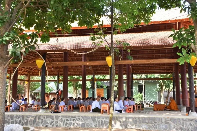 Bình Chánh: Tịnh thất Kỳ Viên lần đầu khai giảng lớp Bát Quan Trai image-1731943100606