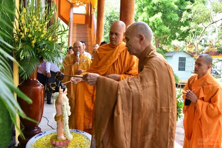 Bình chánh, Tịnh xá Đại Quang tổ chức lễ Phật đản image-1731943306474