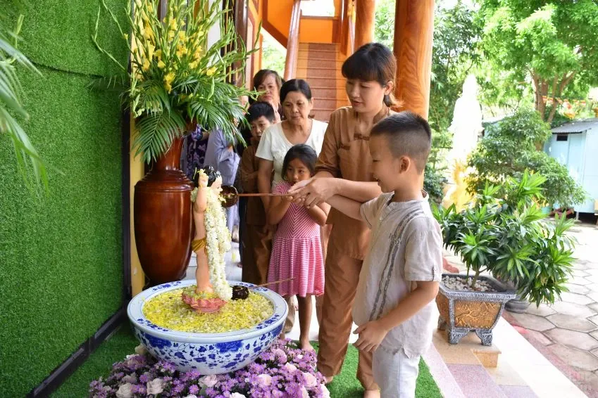 Bình chánh, Tịnh xá Đại Quang tổ chức lễ Phật đản image-1731943313337