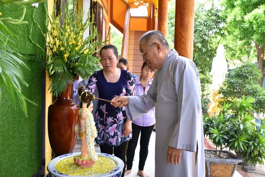Bình chánh, Tịnh xá Đại Quang tổ chức lễ Phật đản image-1731943315401
