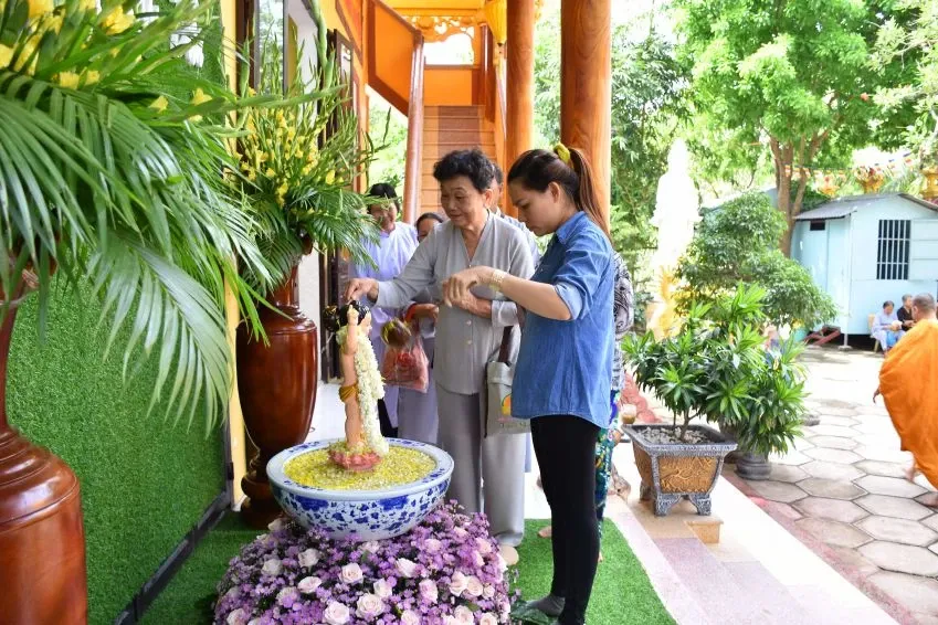 Bình chánh, Tịnh xá Đại Quang tổ chức lễ Phật đản image-1731943316390