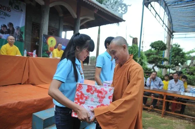 Bình Phước: Bế mạc khóa tu mùa hè 'Phật giáo với tuổi trẻ dân tộc' image-1731747724269