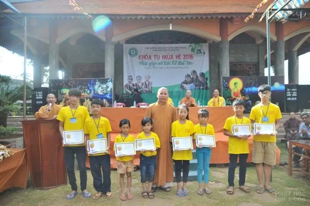 Bình Phước: Bế mạc khóa tu mùa hè 'Phật giáo với tuổi trẻ dân tộc' image-1731747725775