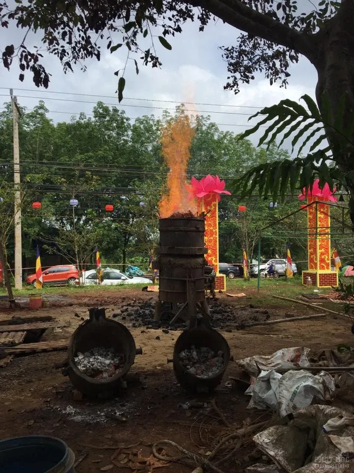 Bình Phước: Chùa Lạc Thiện​ đúc đại hồng chung 1 tấn image-1731935741540