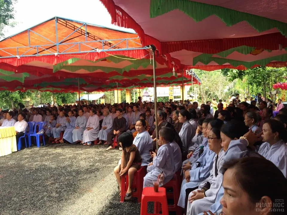 Bình Phước: Chùa Lạc Thiện​ đúc đại hồng chung 1 tấn image-1731935744523