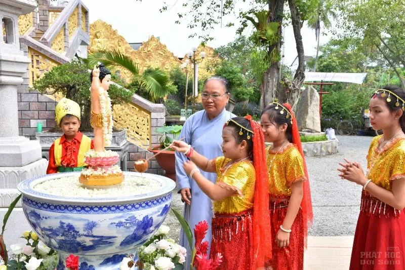 Bình Phước: Tịnh xá Ngọc Chơn tổ chức lễ Phật đản 29 Bình Phước: Tịnh xá Ngọc Chơn tổ chức lễ Phật đản image-1731942865111