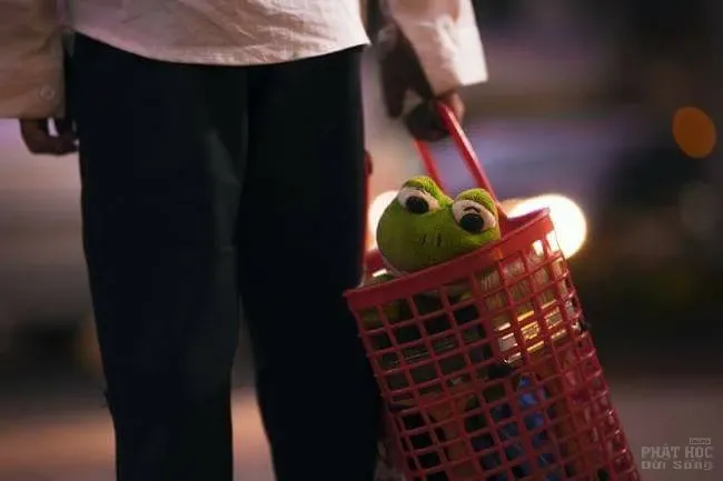 Bộ ảnh 'Cậu bé đánh giày' của nhiếp ảnh gia Thích Việt Hoàng 8 Bộ ảnh 'Cậu bé đánh giày' của nhiếp ảnh gia Thích Việt Hoàng image-1731931862256